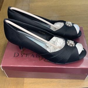 NWT NIB Kristin Black Satin Dyeables Comfort